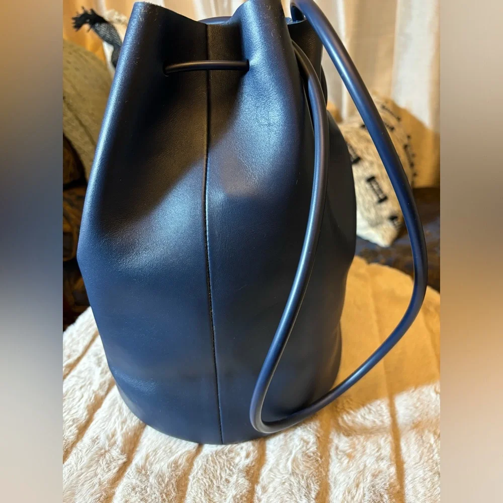 NWOT Building Block - Bucket Bag - Pristine Condition! - Picture 4 of 12